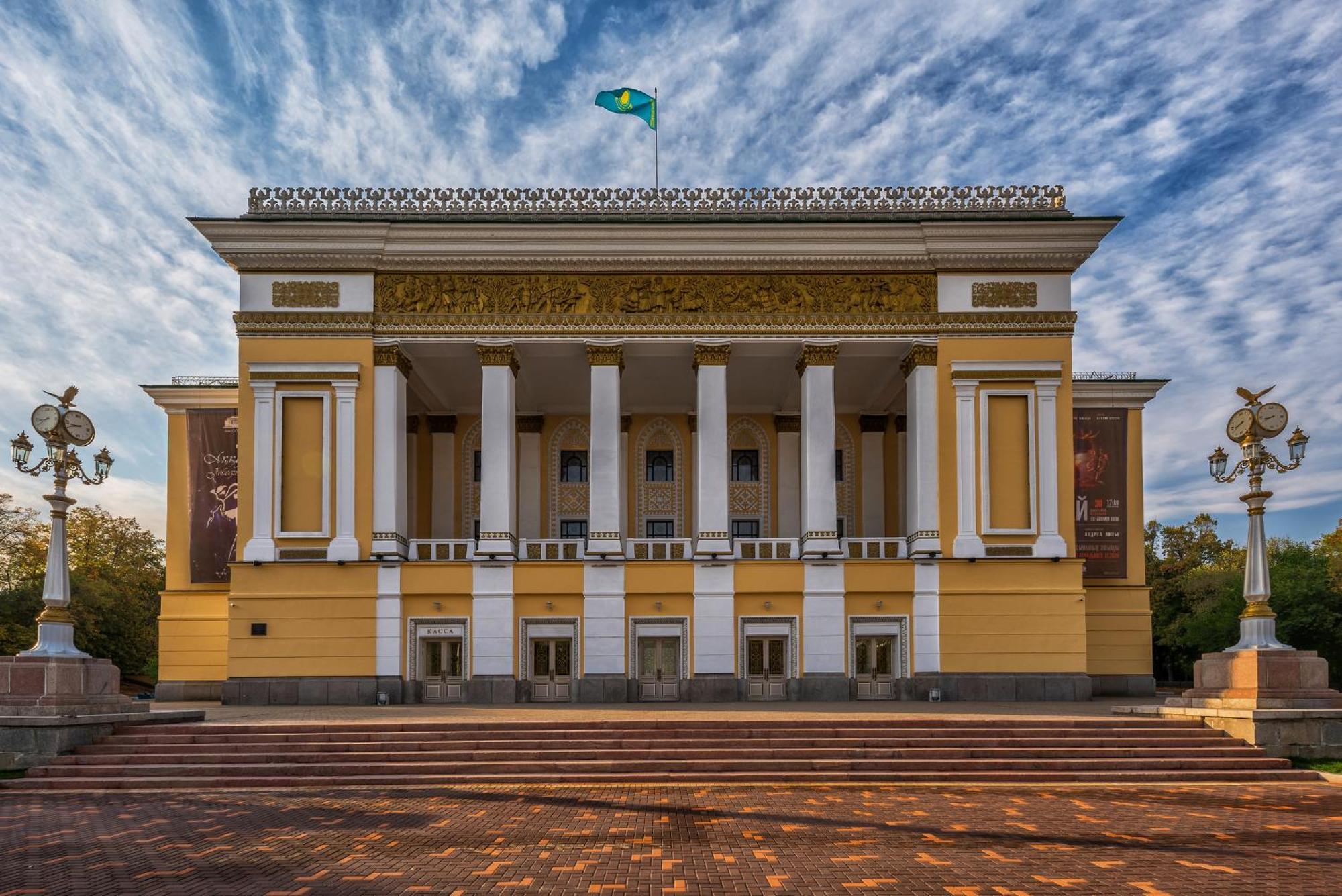 Nadezhda Apartments On Kabanbay Batyr 122 Almaty Eksteriør billede