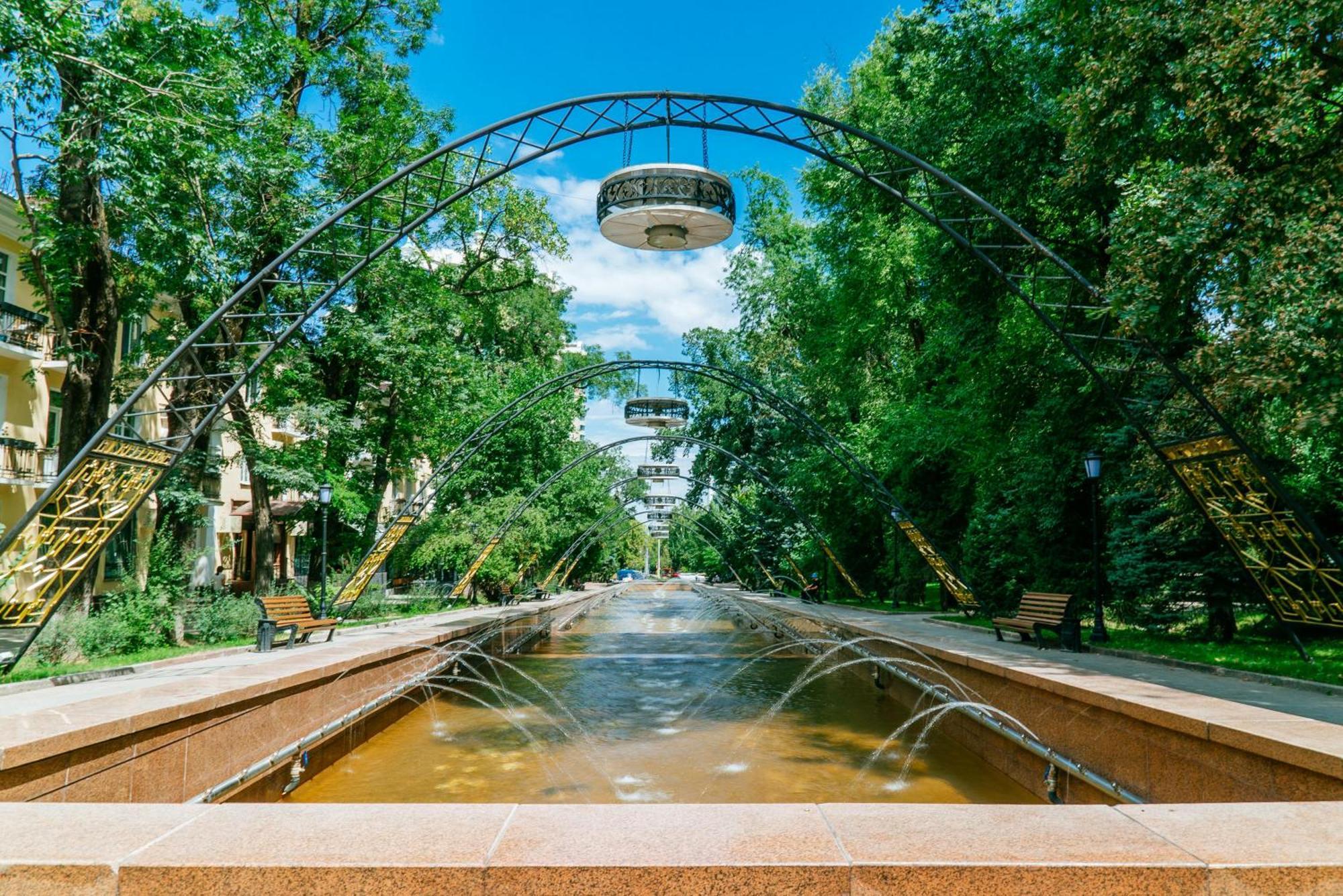 Nadezhda Apartments On Kabanbay Batyr 122 Almaty Eksteriør billede